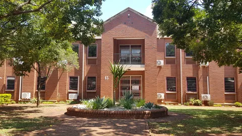 85 Lenchen Ave, Die Hoewes